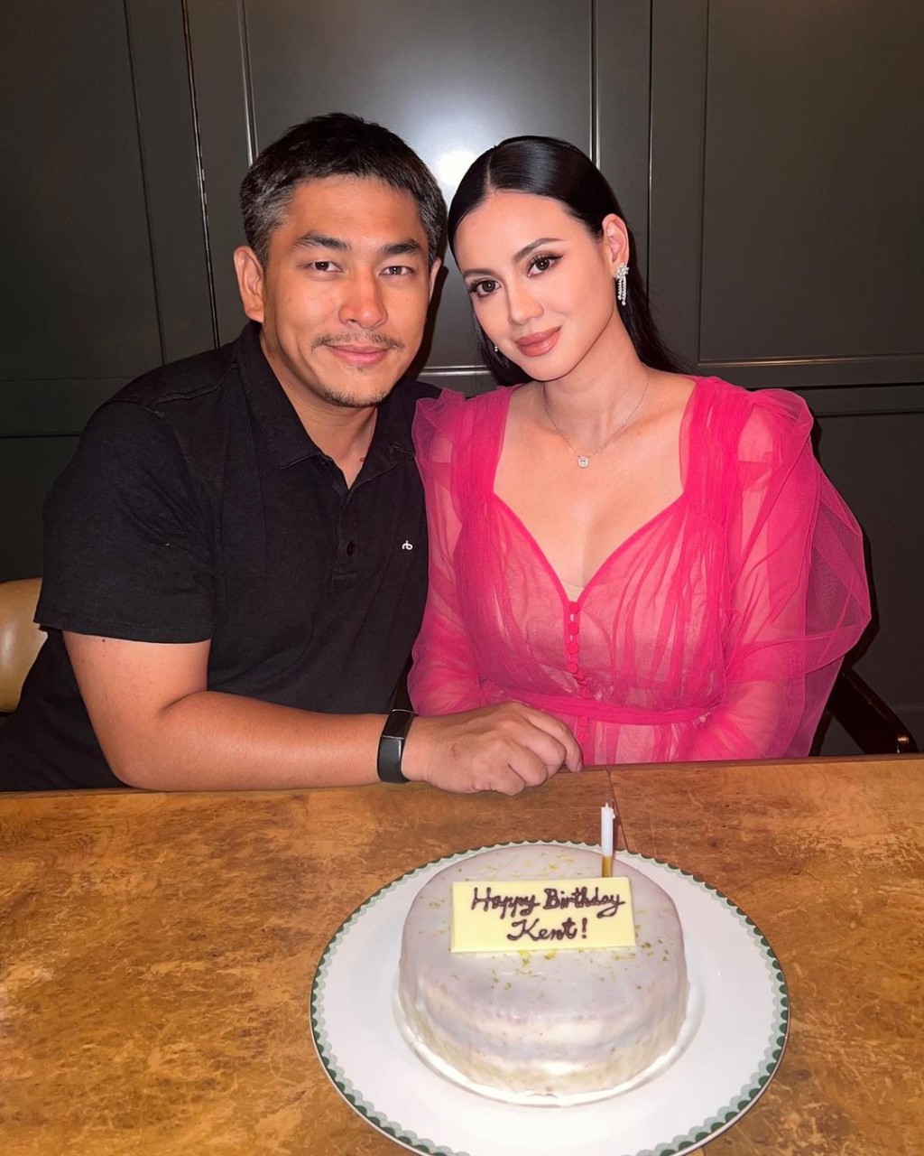 林恬兒2014年與何柱國兒子何正德結婚，今年已經9周年，兩人依然好恩愛。