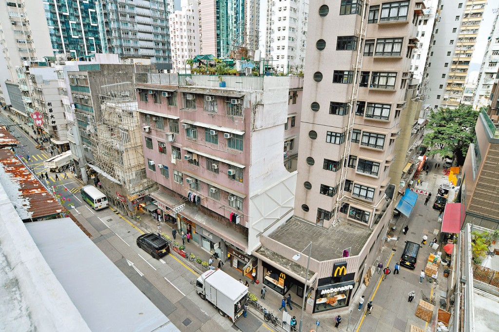 市建局公布開展皇后大道西/桂香街一個重建項目,涉及約一百個住戶。