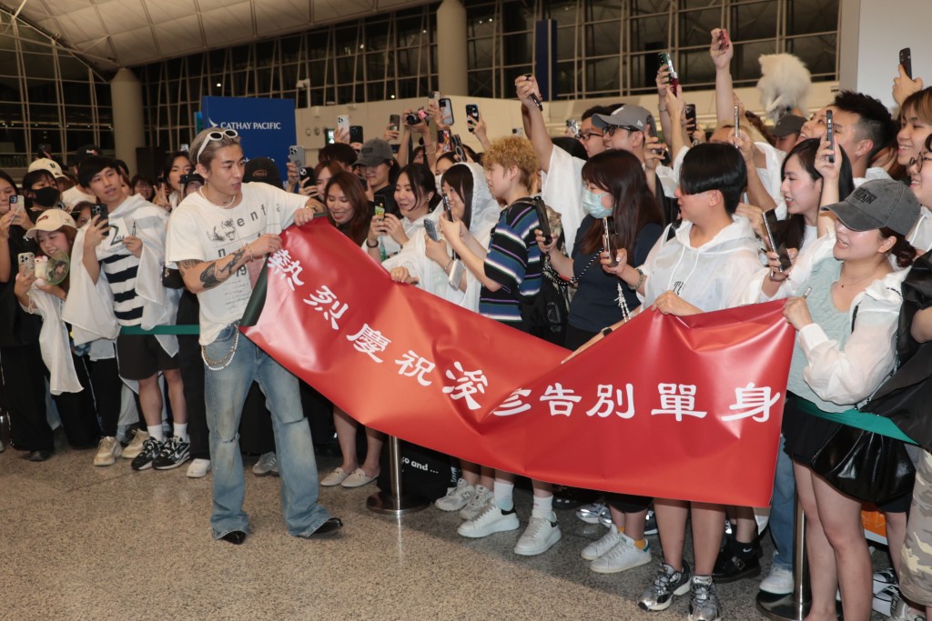 Tyson厚待張敬軒,安排了他住在舉行婚禮的莊園內。 Tyson厚待張敬軒,安排了他住在舉行婚禮的莊園內。