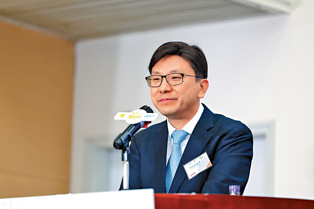 孫玉菡指,現時的方程式「可加不減」,具有「保底」精神。
