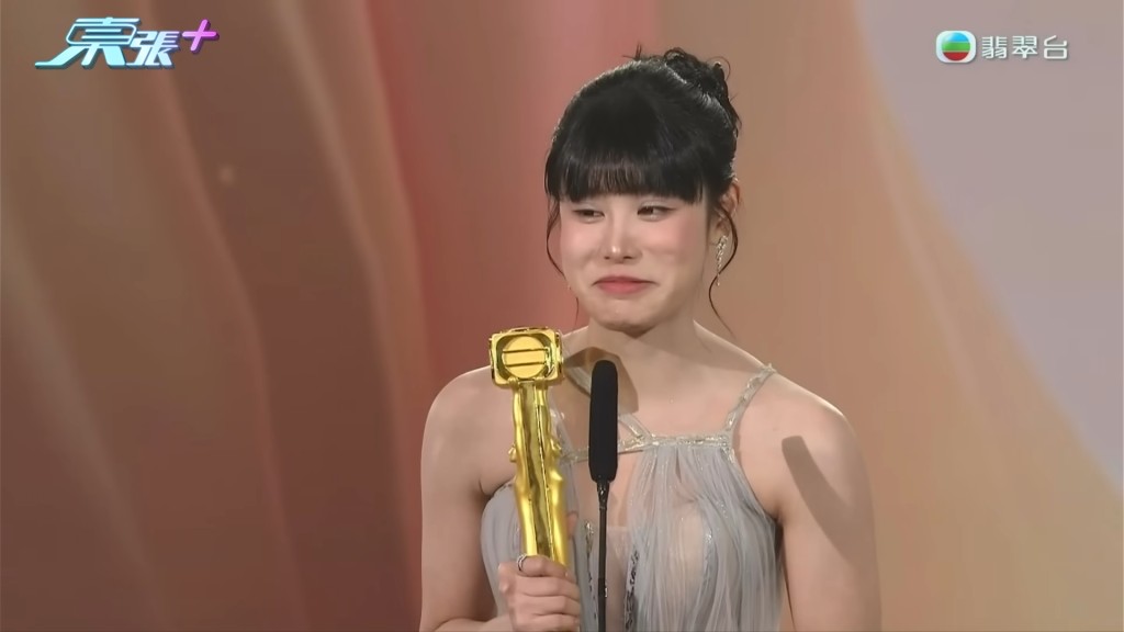 古佩玲在昨晚（14日）举行的《万千星辉颁奖典礼2023》上获颁「最具潜质新人」奖。