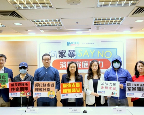 委員會建議政府必須加強相關教育及支援危機家庭的工作。
