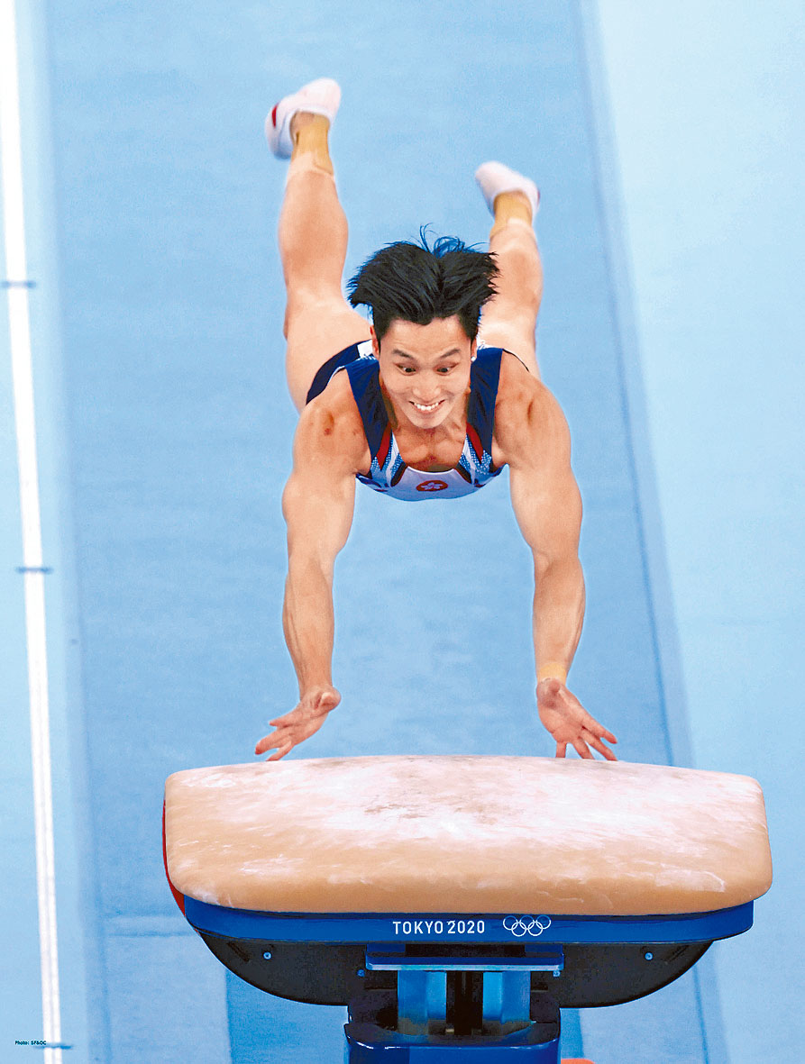 ■石偉雄在跳馬項目中扭傷足踝。