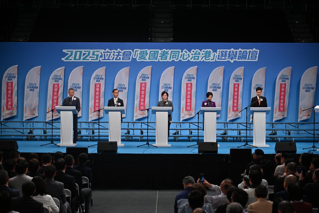 左至右: 1號姚柏良、2號李家駒、3號文頴怡、4號伍婉婷、5號吳傑莊 左至右: 1號姚柏良、2號李家駒、3號文頴怡、4號伍婉婷、5號吳傑莊