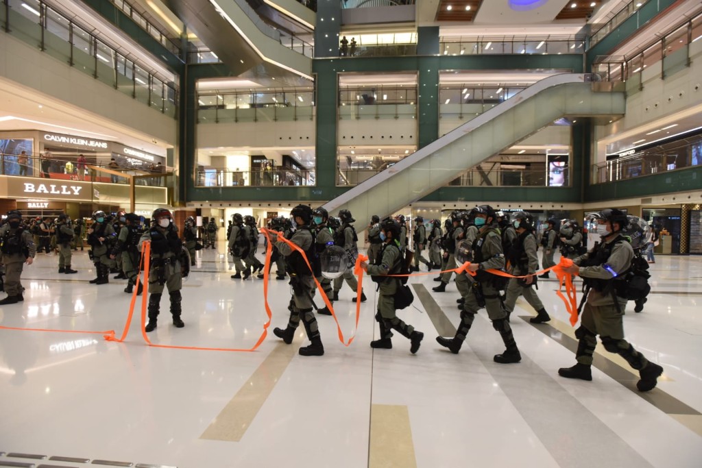 防暴警察撤走