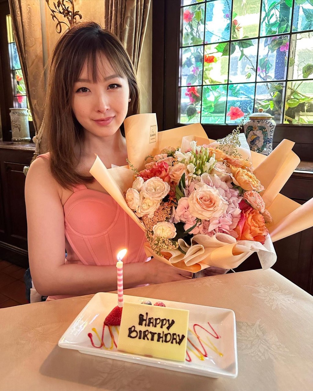 乐瞳去年生日收花。