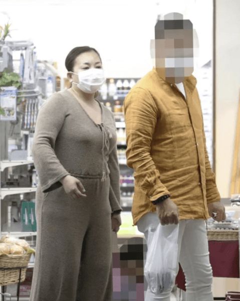 华原曾被拍到身材严重走样。