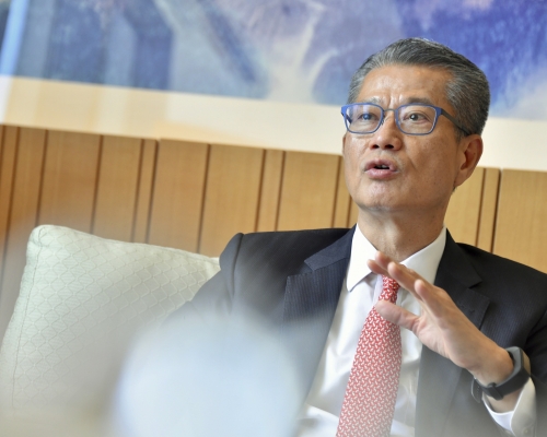 陳茂波指如疫情受控可加快推出健康碼。資料圖片