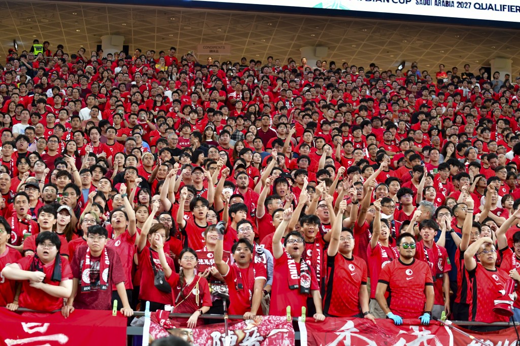 港隊主場對戰孟加拉獲大批球迷入場支持。 港隊主場對戰孟加拉獲大批球迷入場支持。