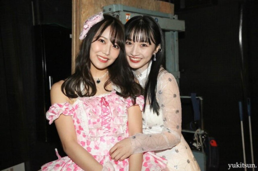 白間美瑠及山本彩加。