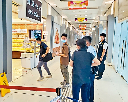 ■警方封鎖麵包店調查。
