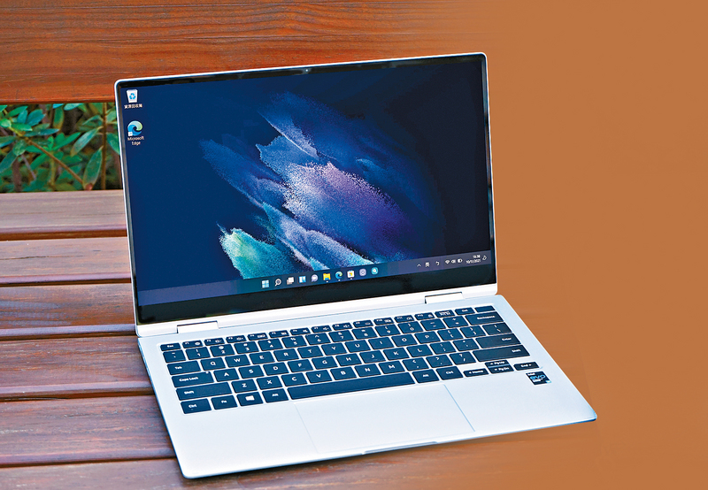 ●Galaxy Book Pro 360 5G装有13.3吋全高清sAMOLED荧幕，机身重量仅1.07kg。