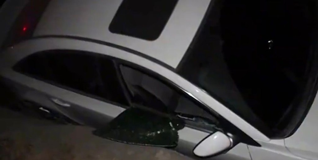 景某某蓄意將車開入西側排水溝，偽造交通肇事的假現場。