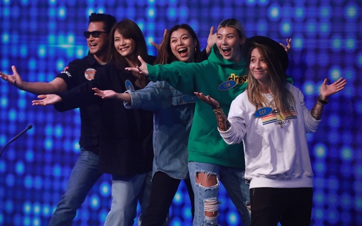 王敏德一家與曼喜未婚妻Elaine一齊亮相遊戲節目。