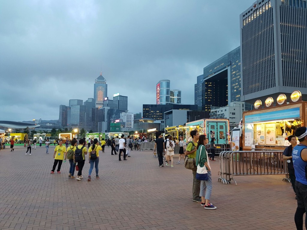 一連三天香港龍舟嘉年華暨美食車盛會展開。 