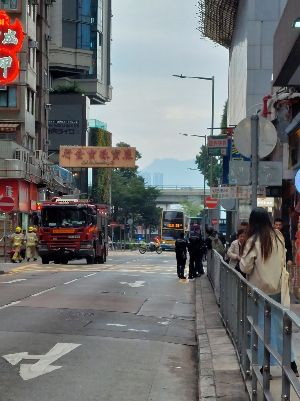 火場附近道路封閉。FB：北角有樂