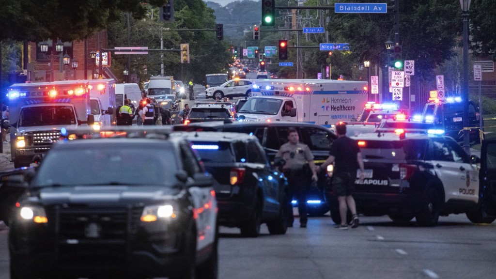 明尼苏达州明尼阿波利斯市发生枪击案，大批警员到场。 美联社