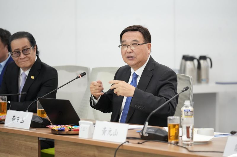 全國人大常委會香港基本法委員會副主任黃玉山擔任主講嘉賓。 全國人大常委會香港基本法委員會副主任黃玉山擔任主講嘉賓。