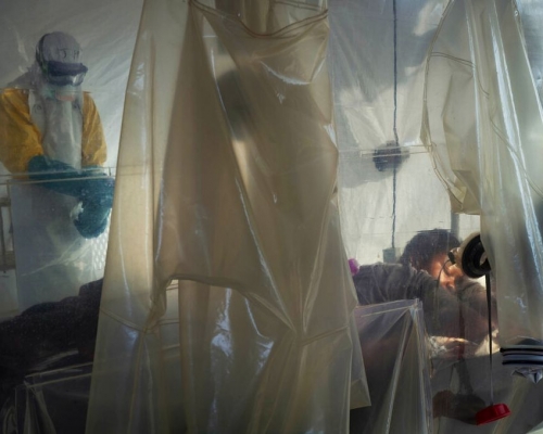 医学界研究药物对付伊波拉病毒取得重大突破。AP