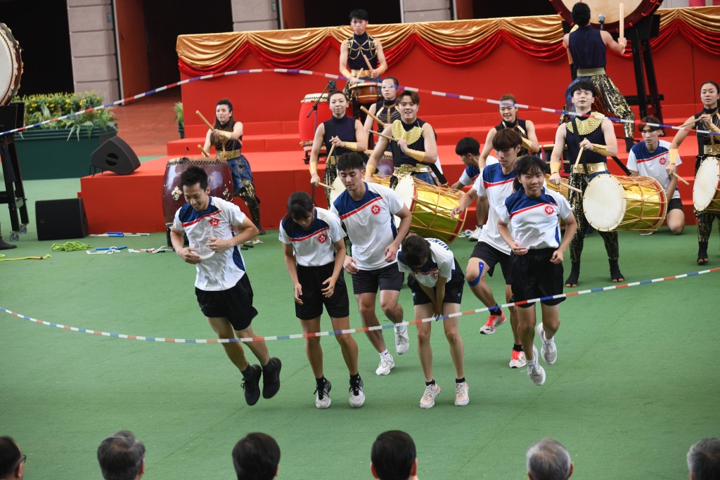 香港跳繩代表隊表演大型花式跳繩。何健勇攝