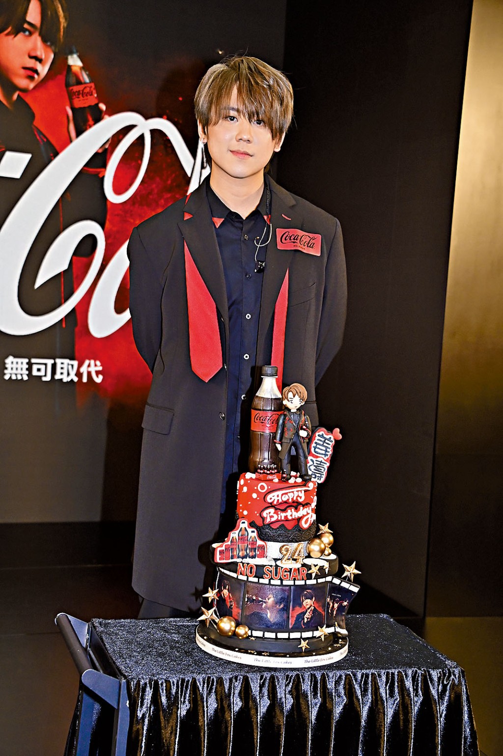 姜濤收到超華麗生日蛋糕，笑言唔捨得食。