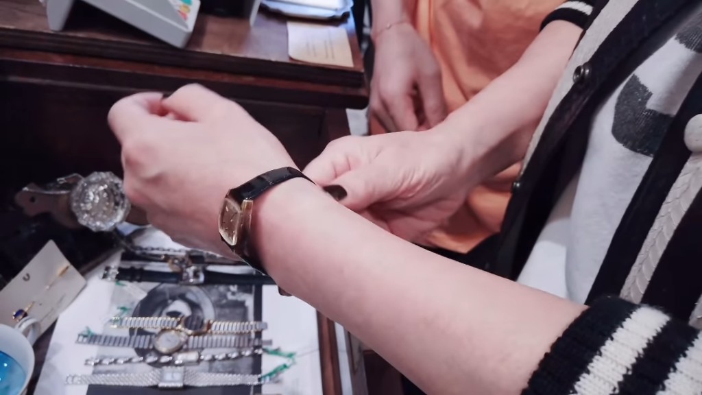 何超仪看中不少罕有的二手名牌产品。