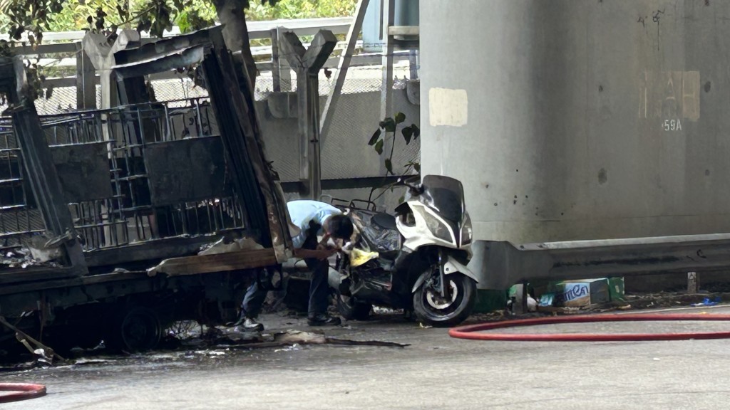 有電單車被波及。