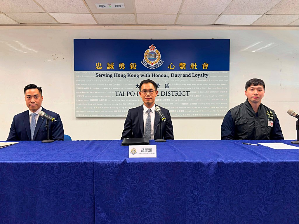 警方聯同消防處及入境處展開代號 「捷航」的行動。 警方聯同消防處及入境處展開代號 「捷航」的行動。