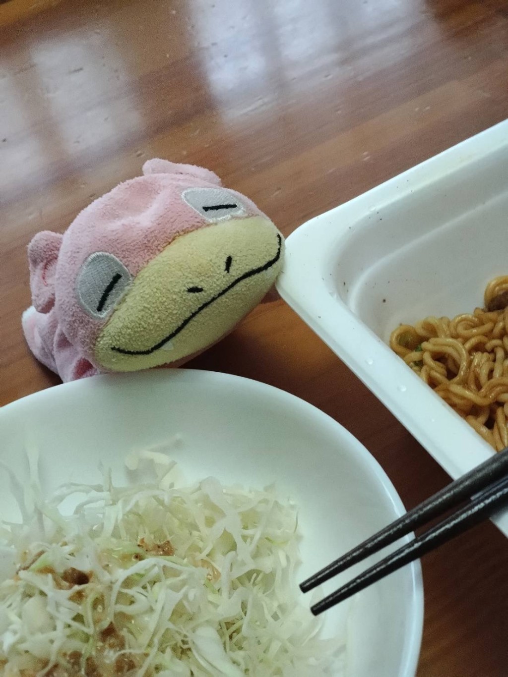 外公吃飯也讓呆呆獸陪吃。 X@minthkj