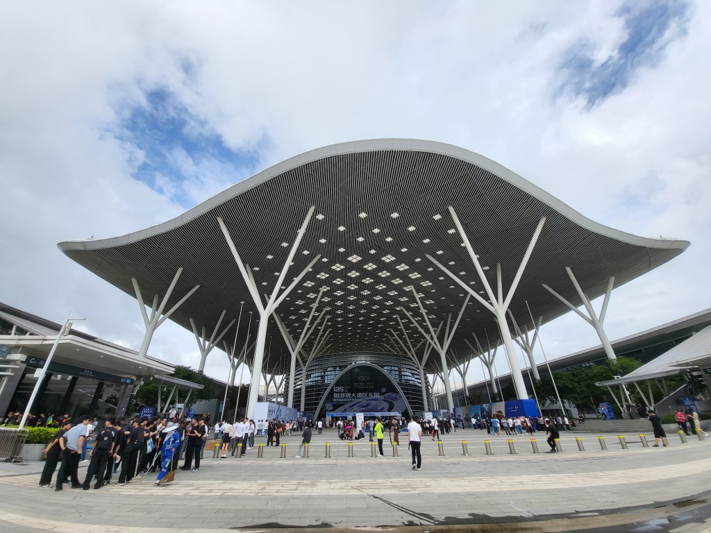 今年粵港澳大灣區車展一連10天(至6月9日)首次移師深圳國際會展中心（寶安）舉行。