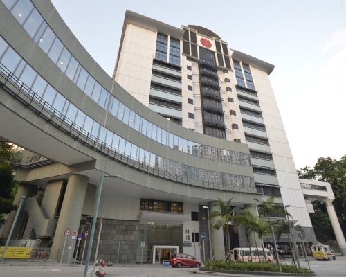 三名受傷男女皆被送往明愛醫院治理。資料圖片