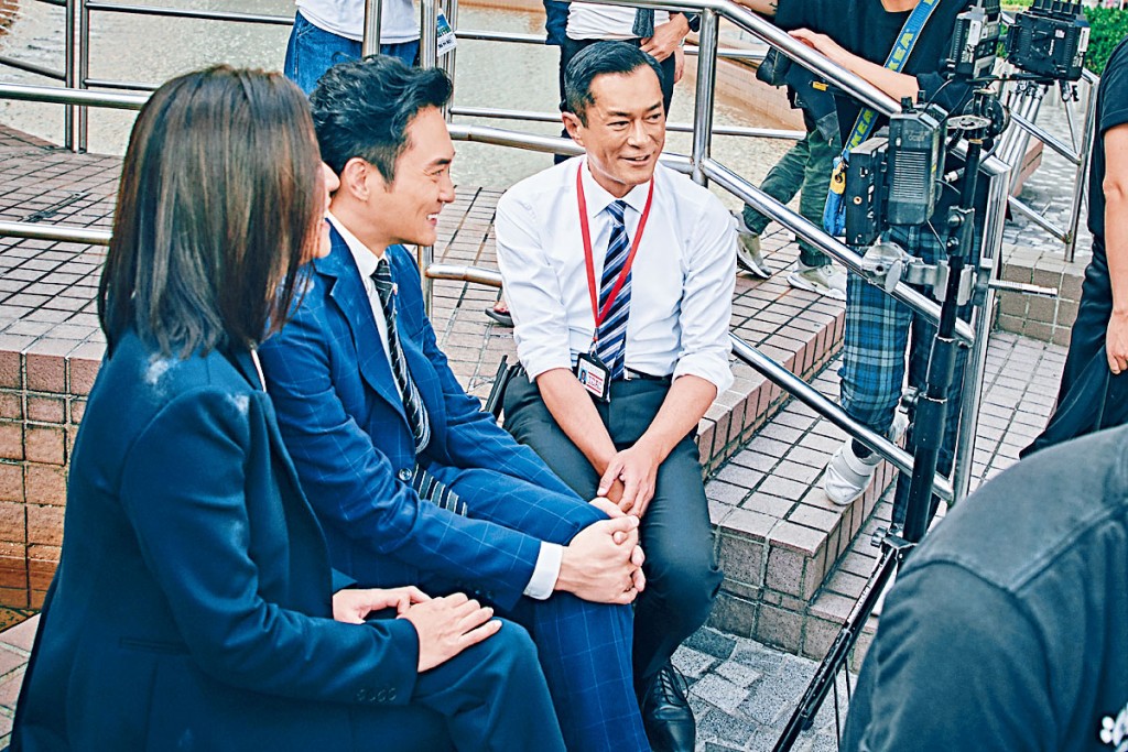古仔、張智霖、宣萱鏡頭後有講有笑。