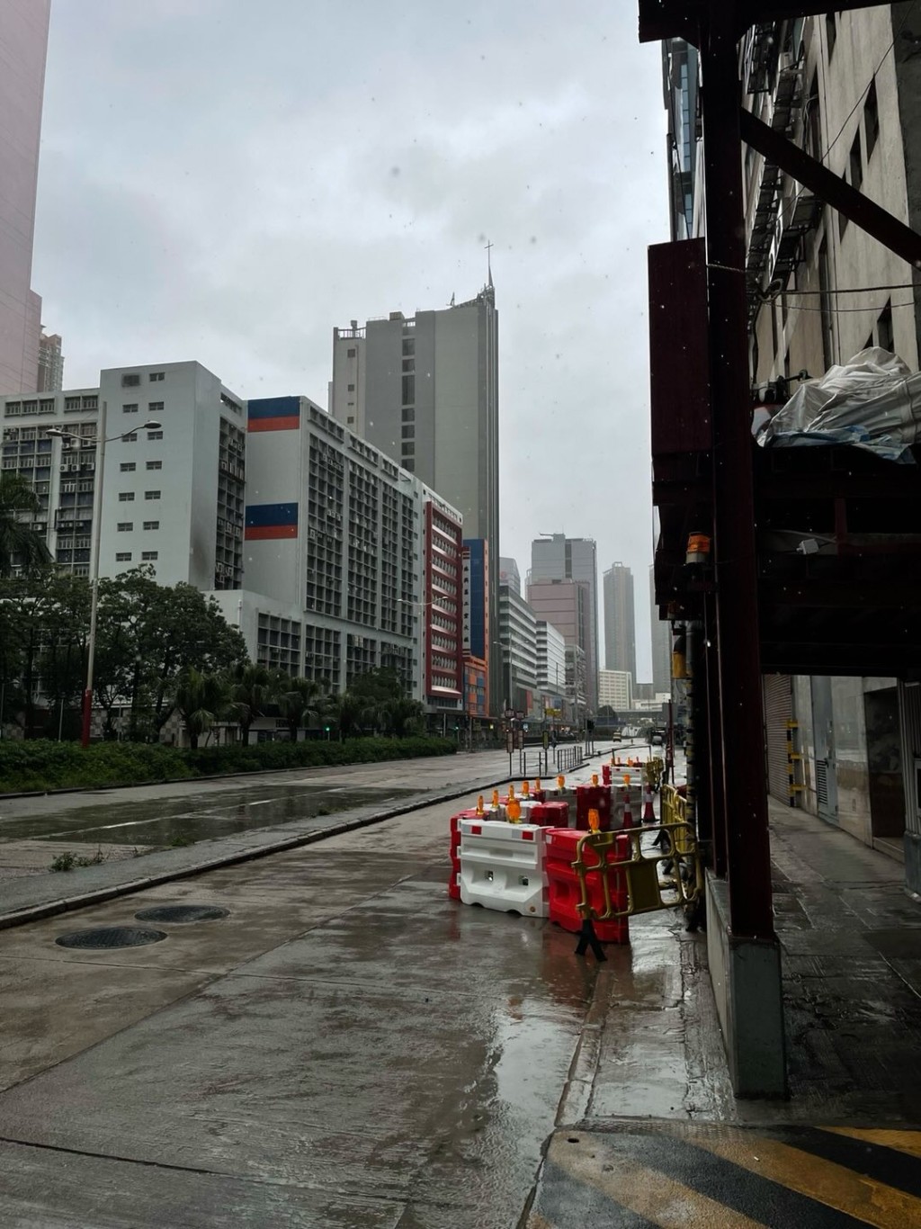 返工時路面未見其他行人 返工時路面未見其他行人