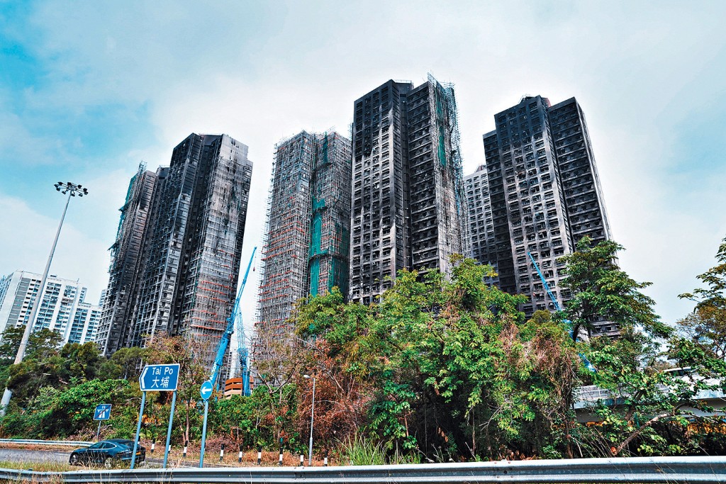 政府前日提出收購宏福苑7座受災大廈的業權。