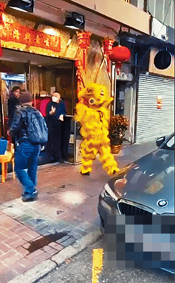 「金獅二人組」曾向一間麻將館𢭃利是，但遭門外「泊車仔」耍手拒絕。