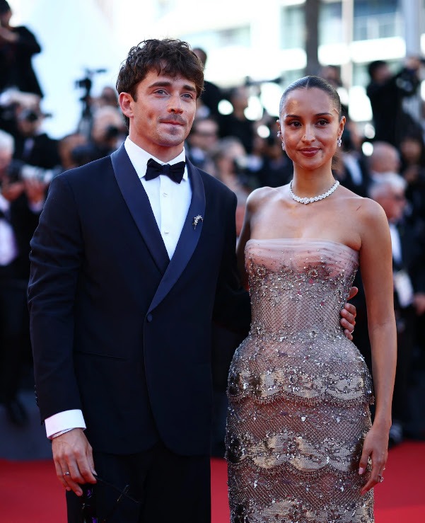 早前曾接受Do姐訪問的型男賽車手Charles Leclerc,與太太Alexandra拍拖睇首映。(路透社) 早前曾接受Do姐訪問的型男賽車手Charles Leclerc,與太太Alexandra拍拖睇首映。(路透社)