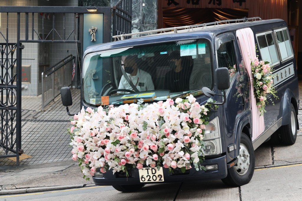 車門亦包上粉紅色布。