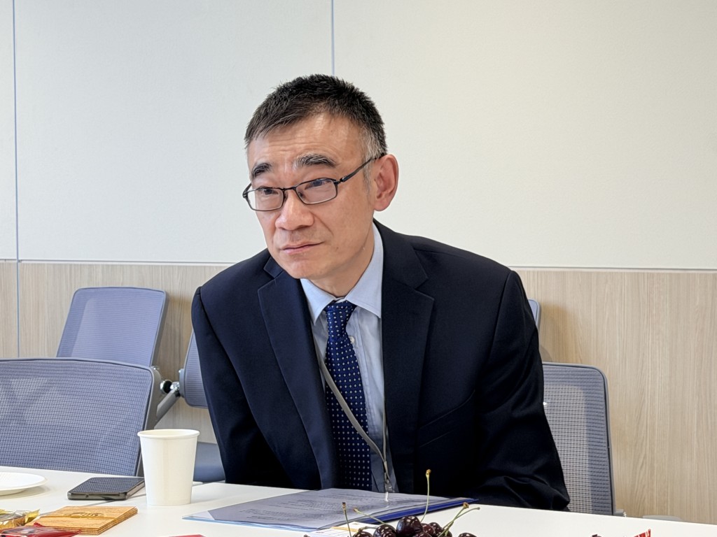 被問到是否適應議會工作時,蘇紹聰即表示與傳媒聊天時最開心。 被問到是否適應議會工作時,蘇紹聰即表示與傳媒聊天時最開心。