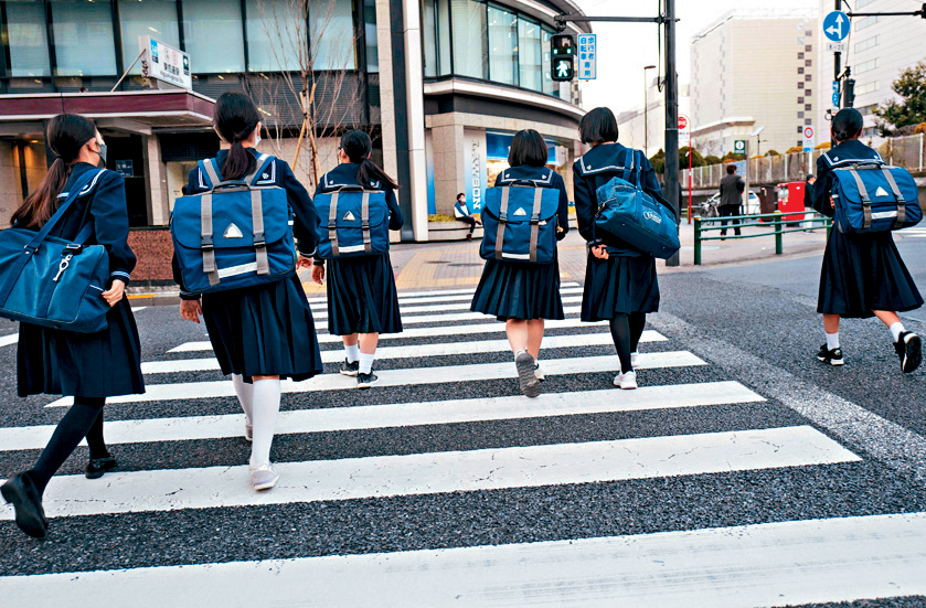 東京的初中女生放學。