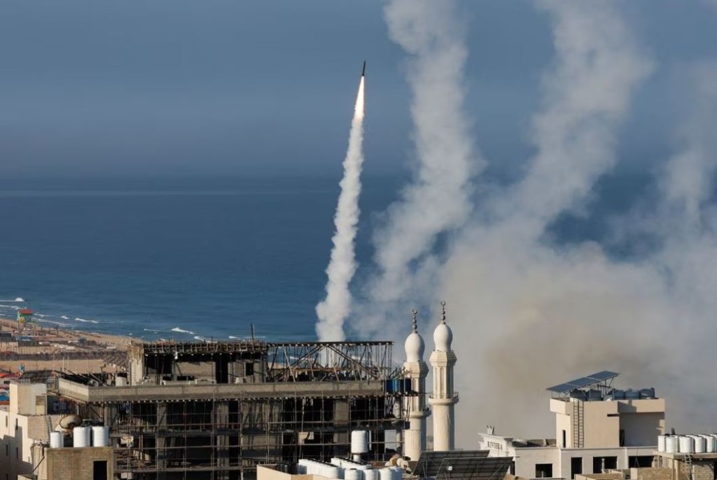 哈马斯7日向以色列发射数千枚火箭，造成重大伤亡。路透社