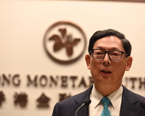 陳德霖公布去年外匯基金賺139億港元。