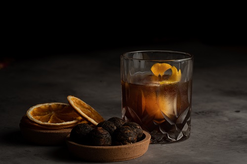 Pu'er（普洱茶鸡尾酒）$88在Rum酒中加入云南普洱茶叶和糯米酿制，味道带糯米甘香。