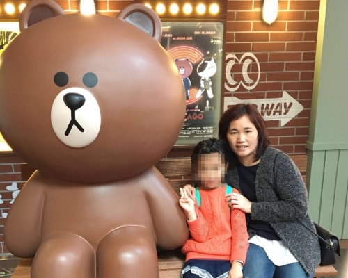 Michelle母親鄧桂思目前意識不清醒，已經插喉，需在一兩日內移植合適的肝臟。