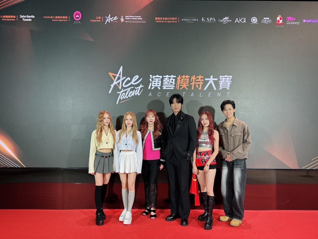 唐安麒(左三)旗下的ACE娛樂,培育未來之星。 唐安麒(左三)旗下的ACE娛樂,培育未來之星。