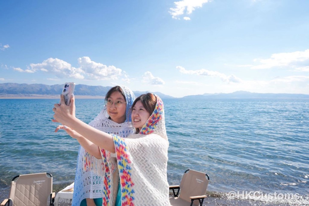會員實地欣賞號稱「大西洋最後一滴眼淚」的賽里木湖。 會員實地欣賞號稱「大西洋最後一滴眼淚」的賽里木湖。