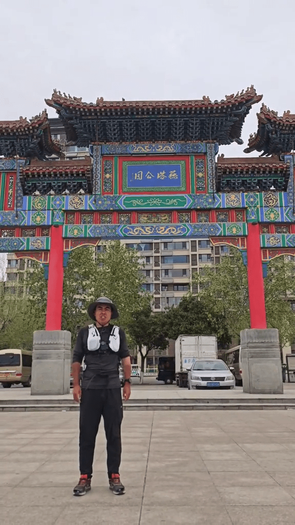 北京跑1300公里到武汉,39岁男跑步横跨四省,半个月已抵山东。 北京跑1300公里到武汉,39岁男跑步横跨四省,半个月已抵山东。