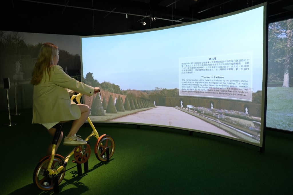 第四站「凡爾賽宮之自然景觀」 可以踏著單車點選凡爾賽宮內不同的場景，像置身園景中