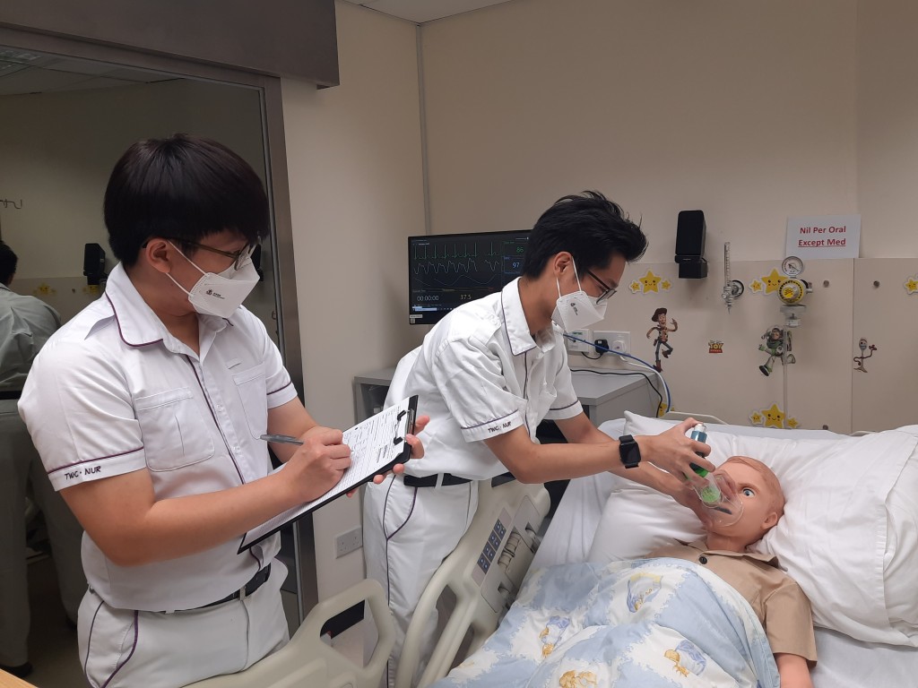 護理學畢業生出路近期掀起關注，有升學專家提醒學生須謹慎選科。資料圖片
