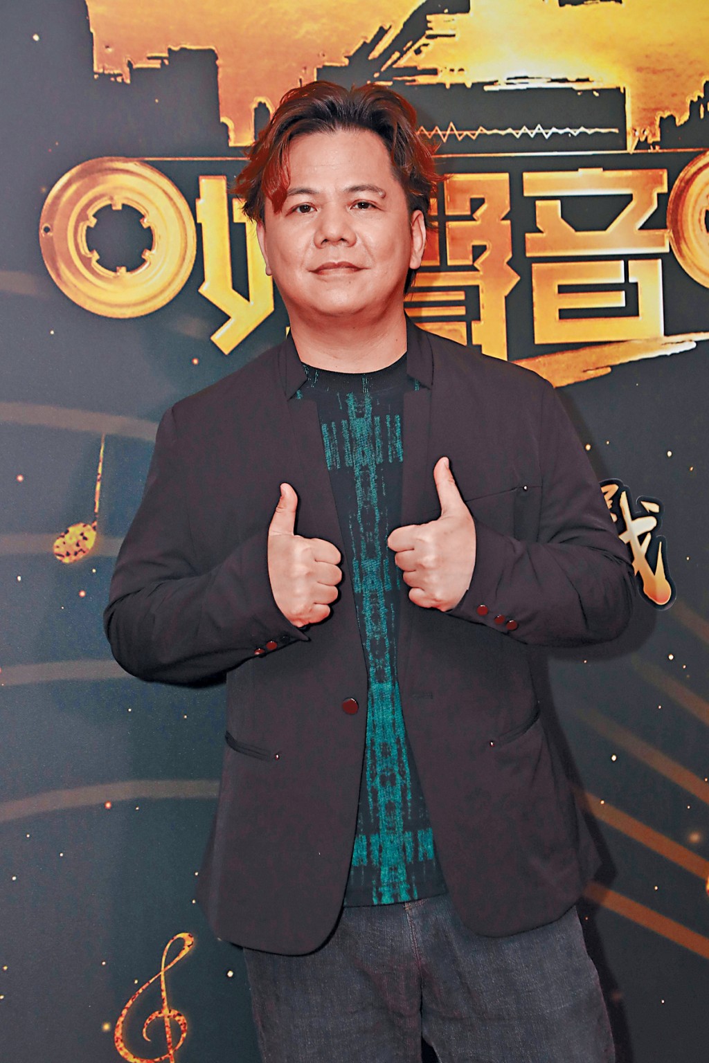 據知情人士透露，伍仲衡因簽約新人一事惹怒TVB而遭「炒魷」。