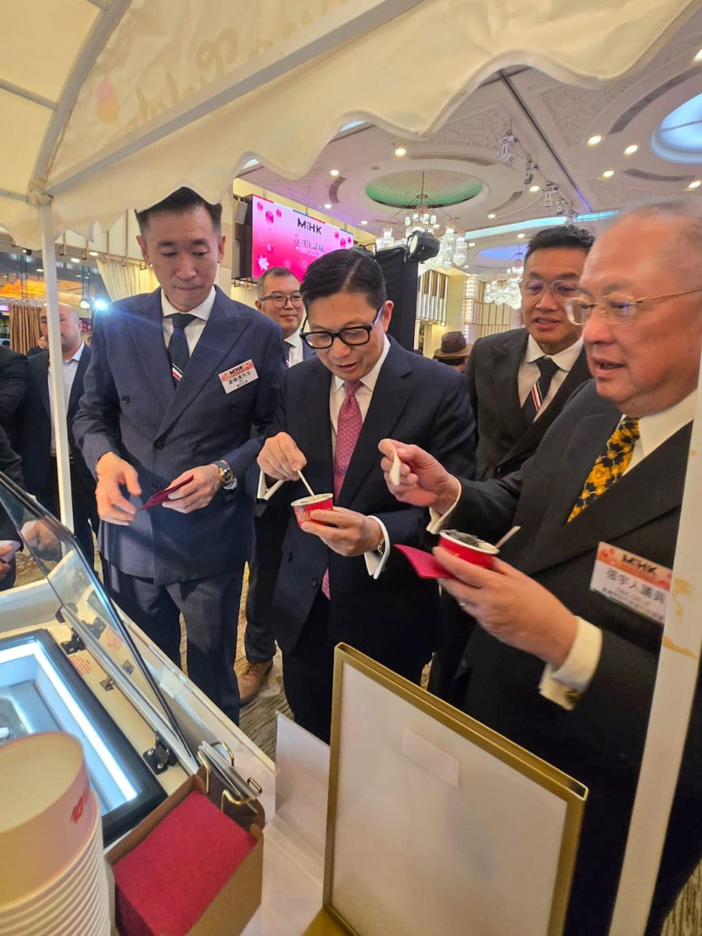 邓炳强(中)表示要全力支持,香港品牌努力打入大湾区,邓炳强FB图片 邓炳强(中)表示要全力支持,香港品牌努力打入大湾区,邓炳强FB图片